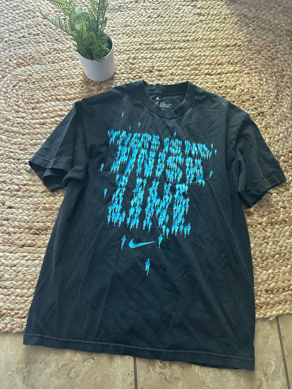 MENS NIKE GRAPHIC TEE